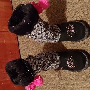 Skechers girls black pull on sweater boots with pink tie in Size 2